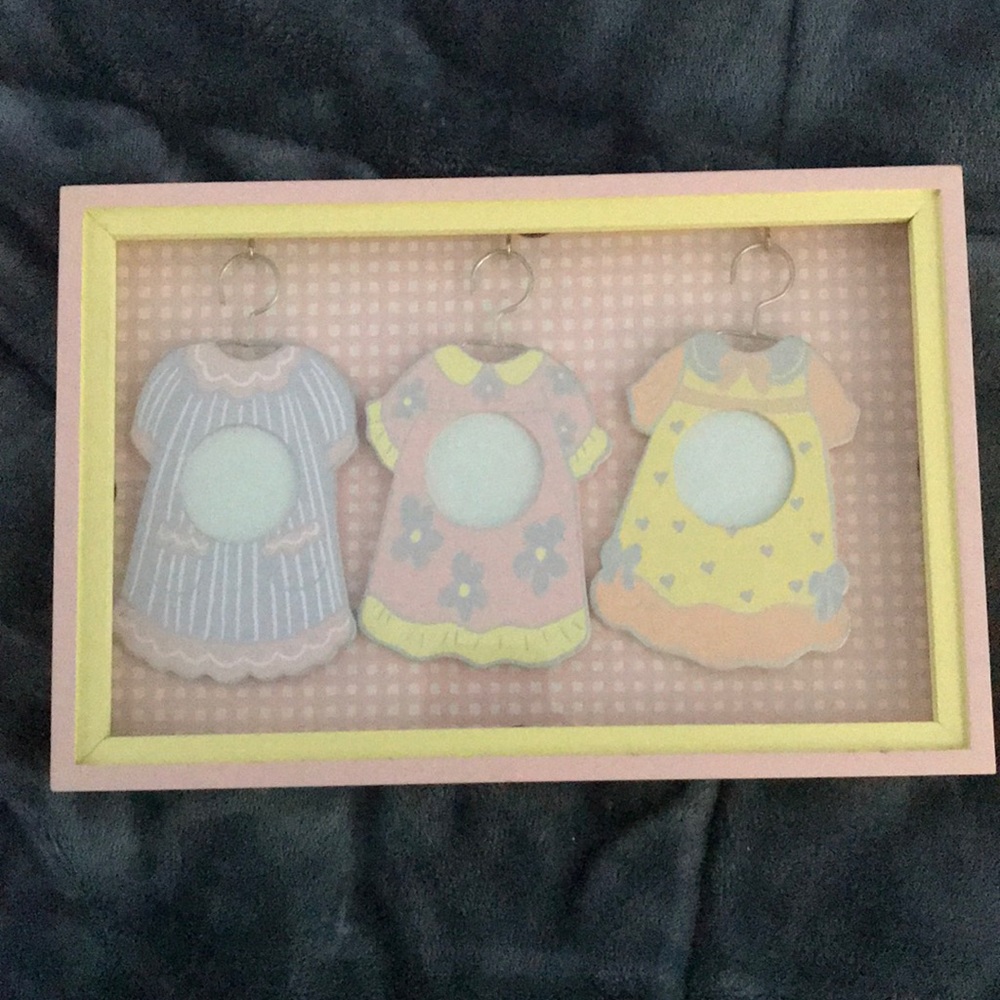 Dress photo frame